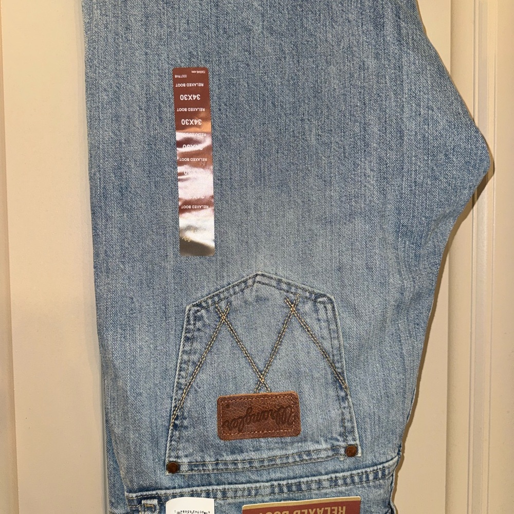 NEW Wrangler Relaxed Fit Jeans